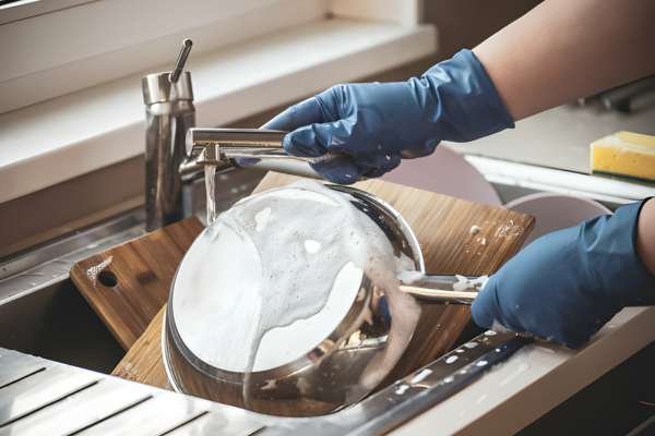 Cleaning and Maintaining Stainless Steel Pans